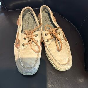 Woman Sperry top sider shoes